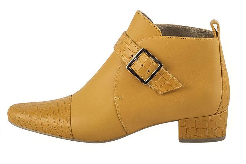 Mustard yellow women's ankle boots with buckles at the front. Round toe. Low block heels. Profile view - Florence KOOIJMAN